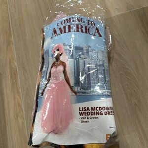 Coming to America, Lisa costume